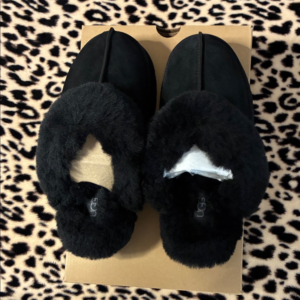 🎀 UGGS slide ons {BRAND NWT} 🎀